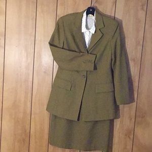 Boutique Europa woman’s suit